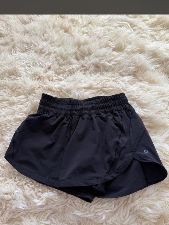 lululemon athletica Pants - Lululemon track that shorts size 6 black cut out liner